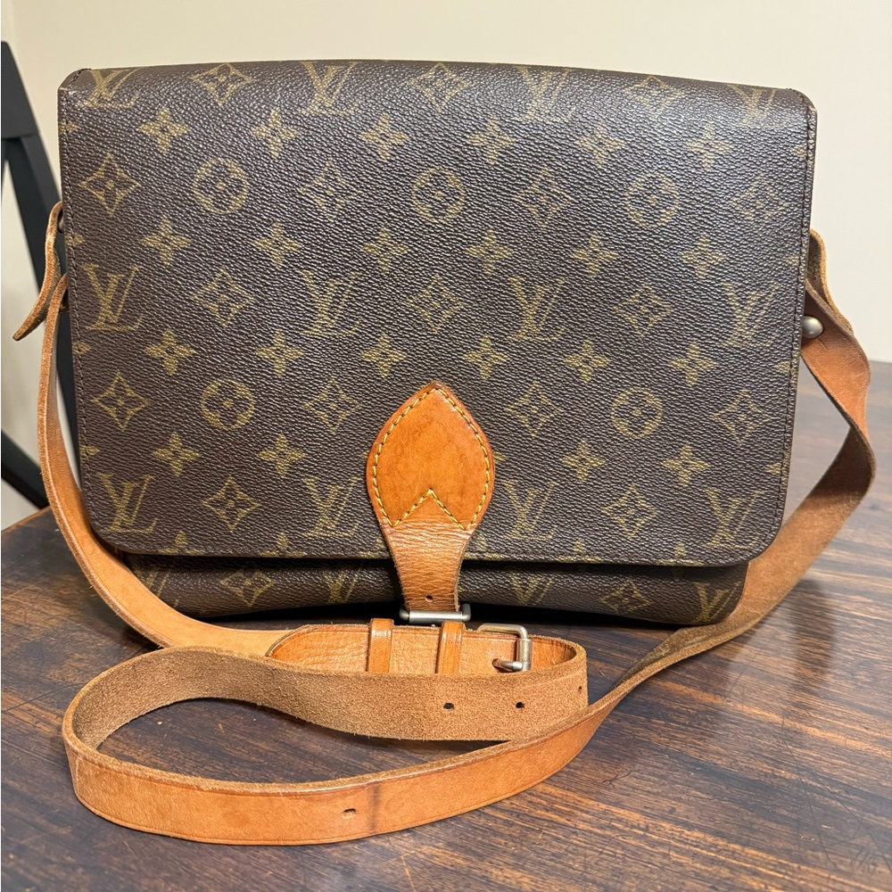 LOUIS VUITTON
Monogram Canvas Cartouchiere